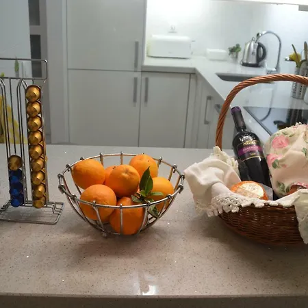 Hébergement de vacances Amazing & Pool With Garden *