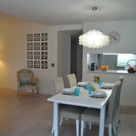 Amazing & Pool With Garden ססימברה