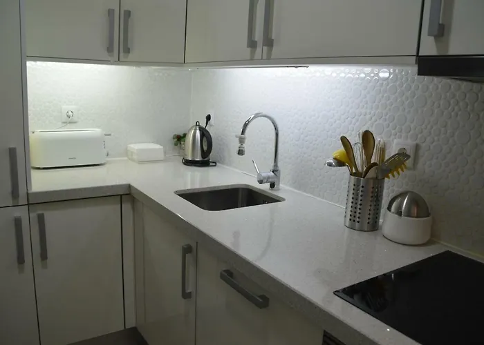 Σπίτι διακοπών Amazing & Pool With Garden Σεσίμπρα